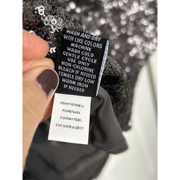 Torrid Size 1x Sequin Knee Length Miniskirt - Picture 6 of 9